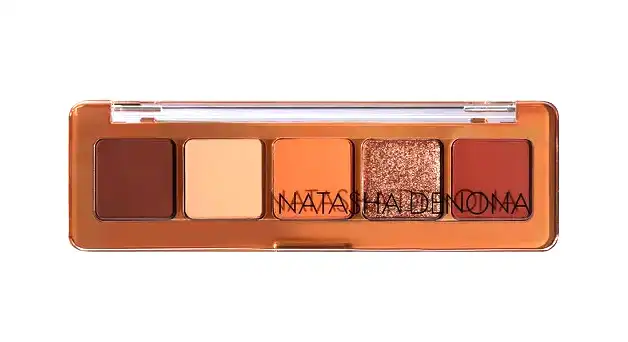 ظلال برونزية صغيرة من ناتاشا دينونا